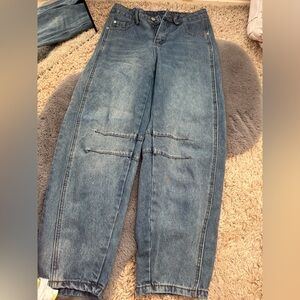 Barrel jeans